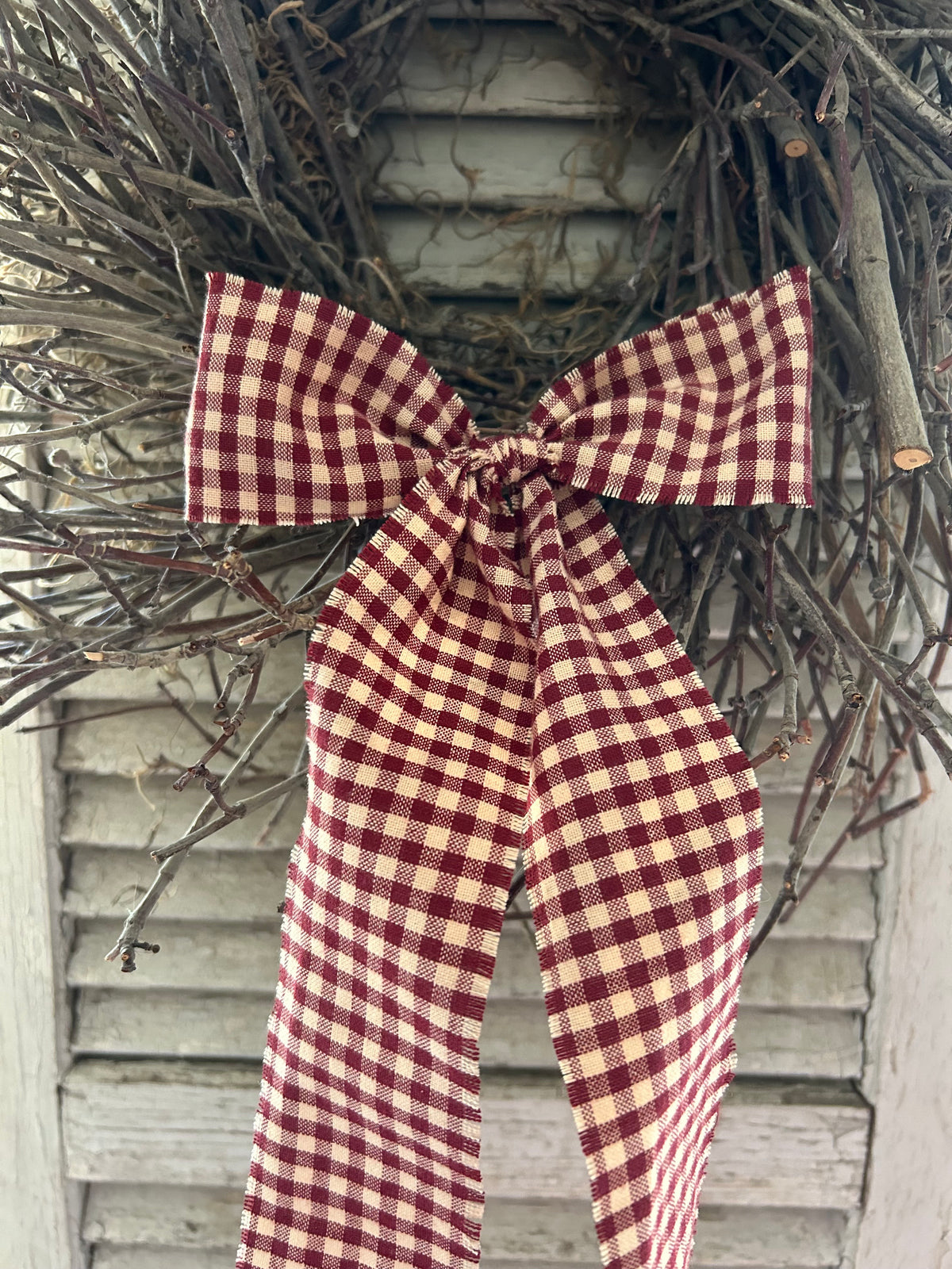 Checkered bow with detachable clip
